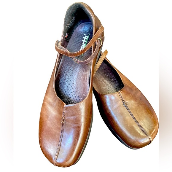 Earth Shoes - Earth Brand Women’s size 11 Brown 90s Mary Janes Slip on  Strap Shoes leather